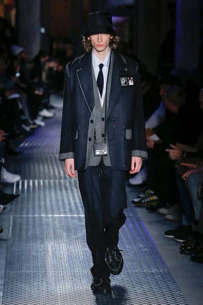 Look 50